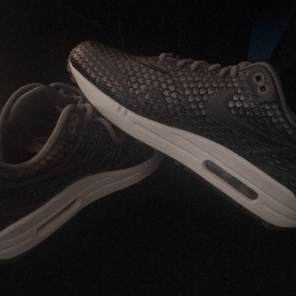 Nike Gym Shoe - Picture 4 of 7
